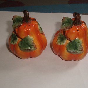 Salt pepper shakers set orange pumpkins Fall decoration